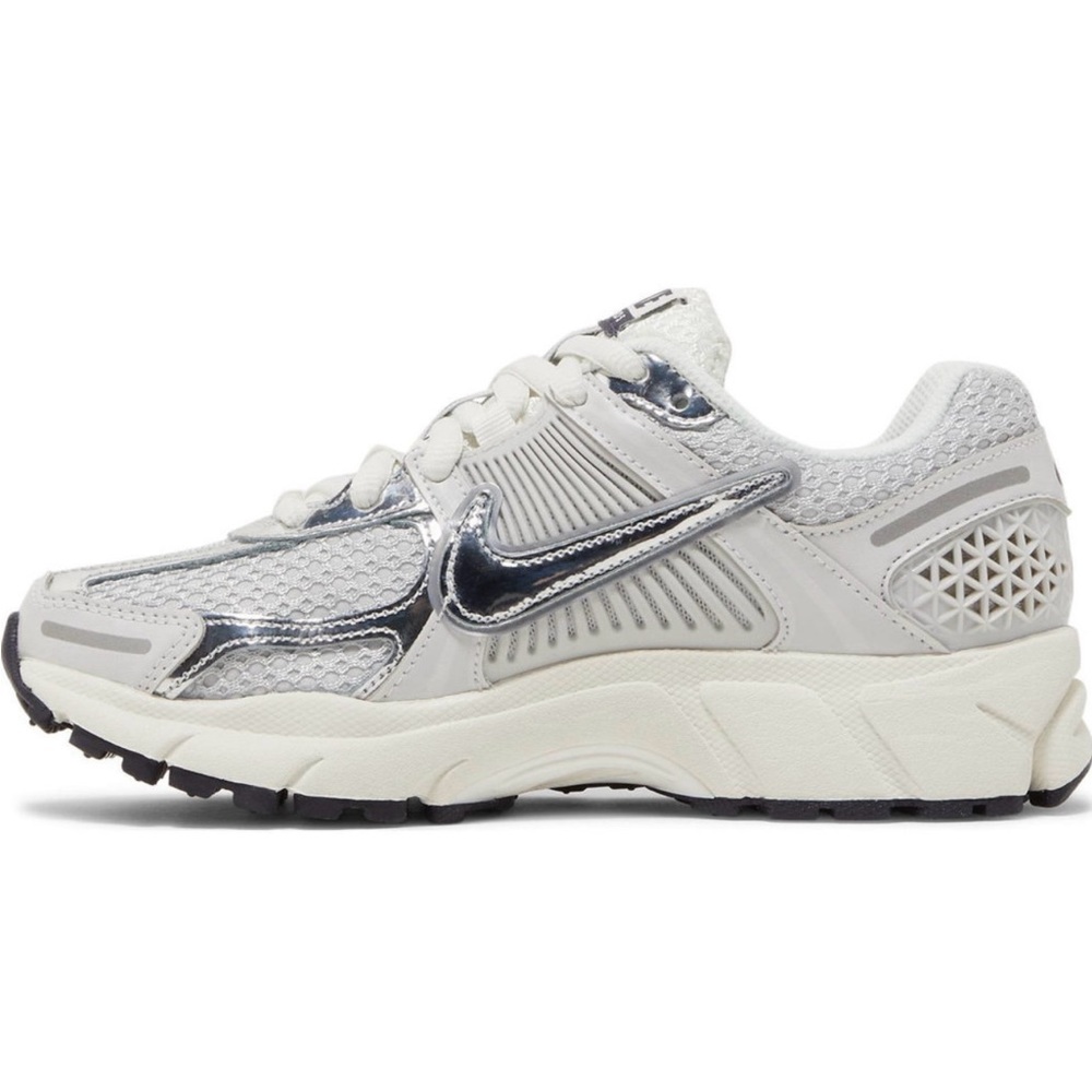 COPY - Womens Nike Zoom Vomero 5 Photon Dust Metallic Silver